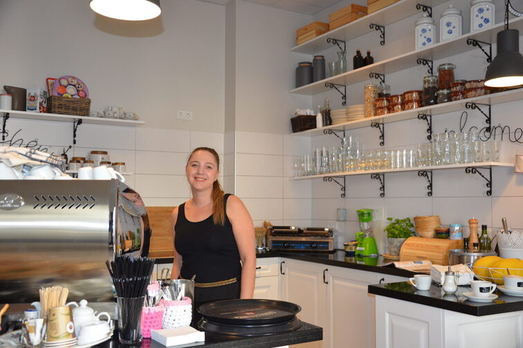 Власниця кав'ярні Ассія у своєму "доброму салоні"