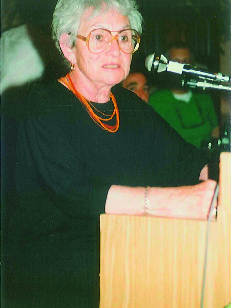 Ruth Eis, geb. Levi spricht bei der Begegnungswoche im Jahr 1991