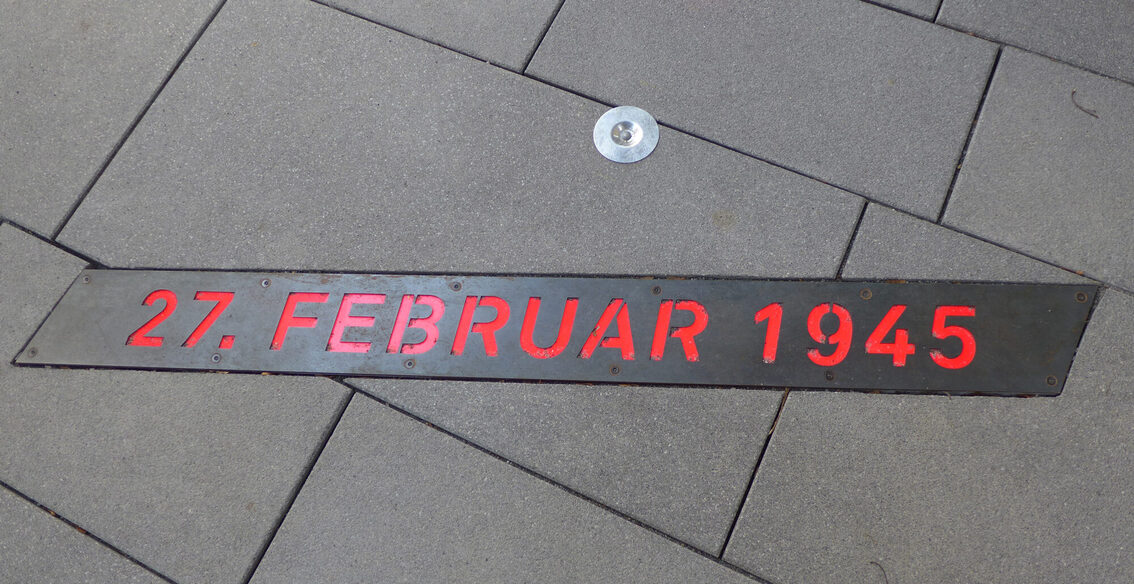 Inscription sur le sol à l'intérieur du mémorial de Saint-Christophe
