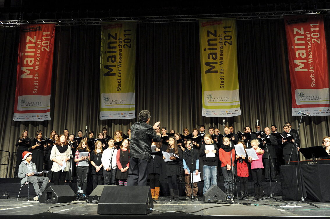 Співаючі діти з проекту "Хорова педагогіка як соціальна робота"