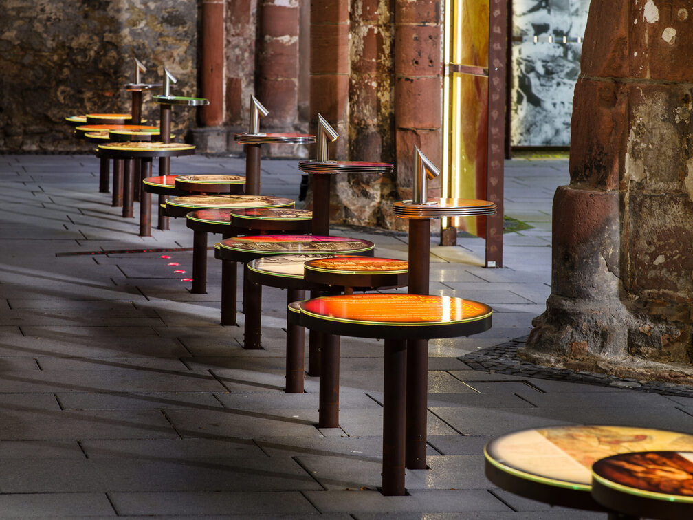 Mémorial de Saint-Christophe, panneaux d'information lumineux