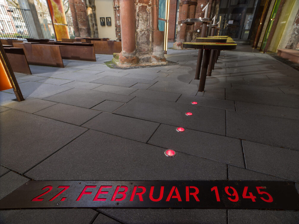 Inscription sur le sol à l'intérieur du mémorial de Saint-Christophe