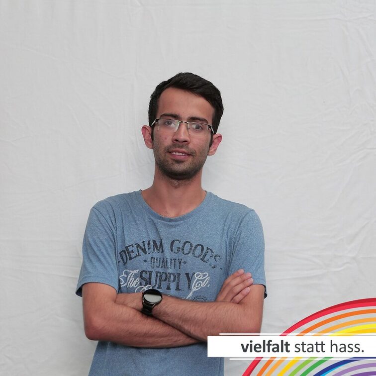 İnsanlar yüzlerini nefret yerine çeşitlilikten yana gösteriyor.