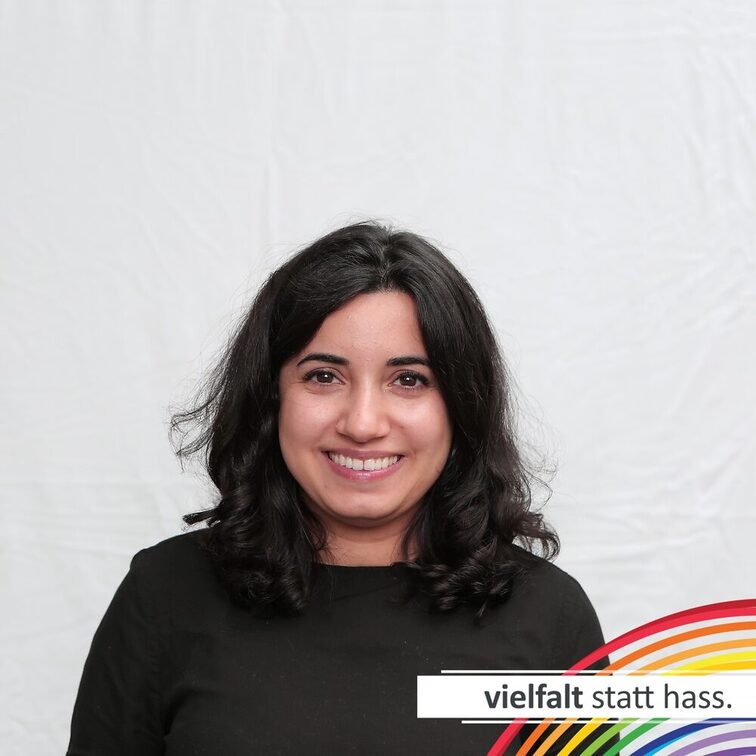 İnsanlar yüzlerini nefret yerine çeşitlilikten yana gösteriyor.