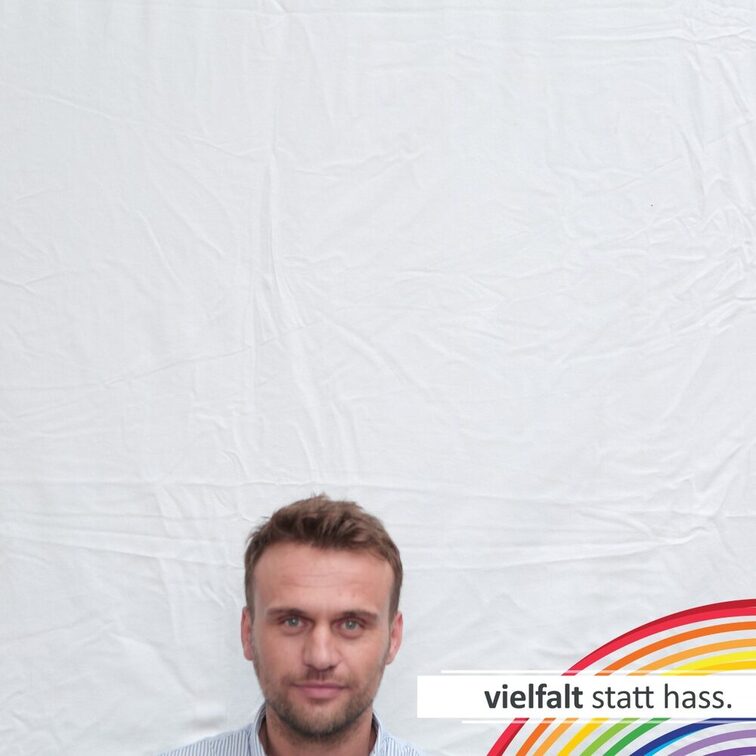 İnsanlar yüzlerini nefret yerine çeşitlilikten yana gösteriyor.