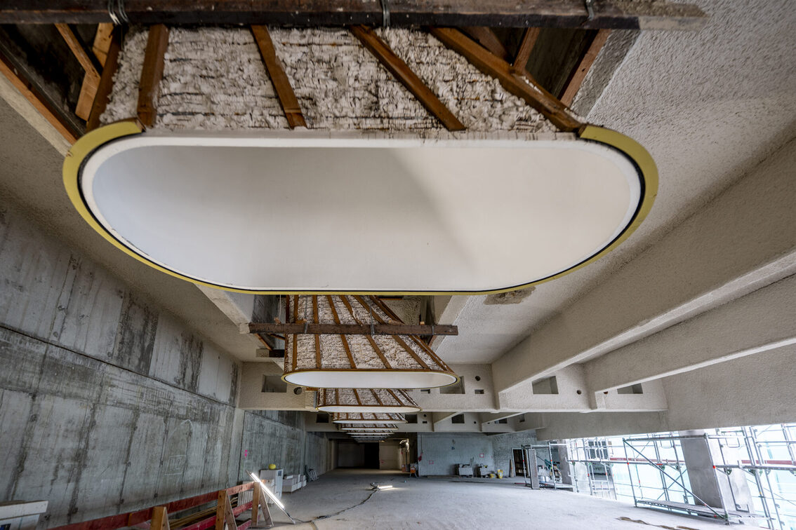 Belediye binası inşaat sahası içinde