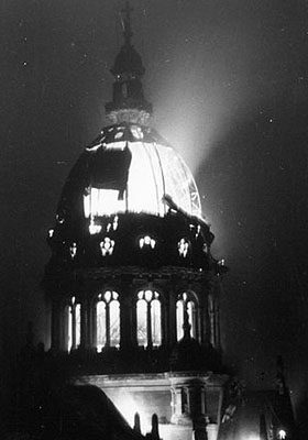 crête en feu après des attaques aériennes le 01.02.1945