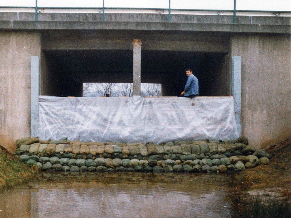 Avant que la situation n'empire : Protection contre les inondations en 1988.