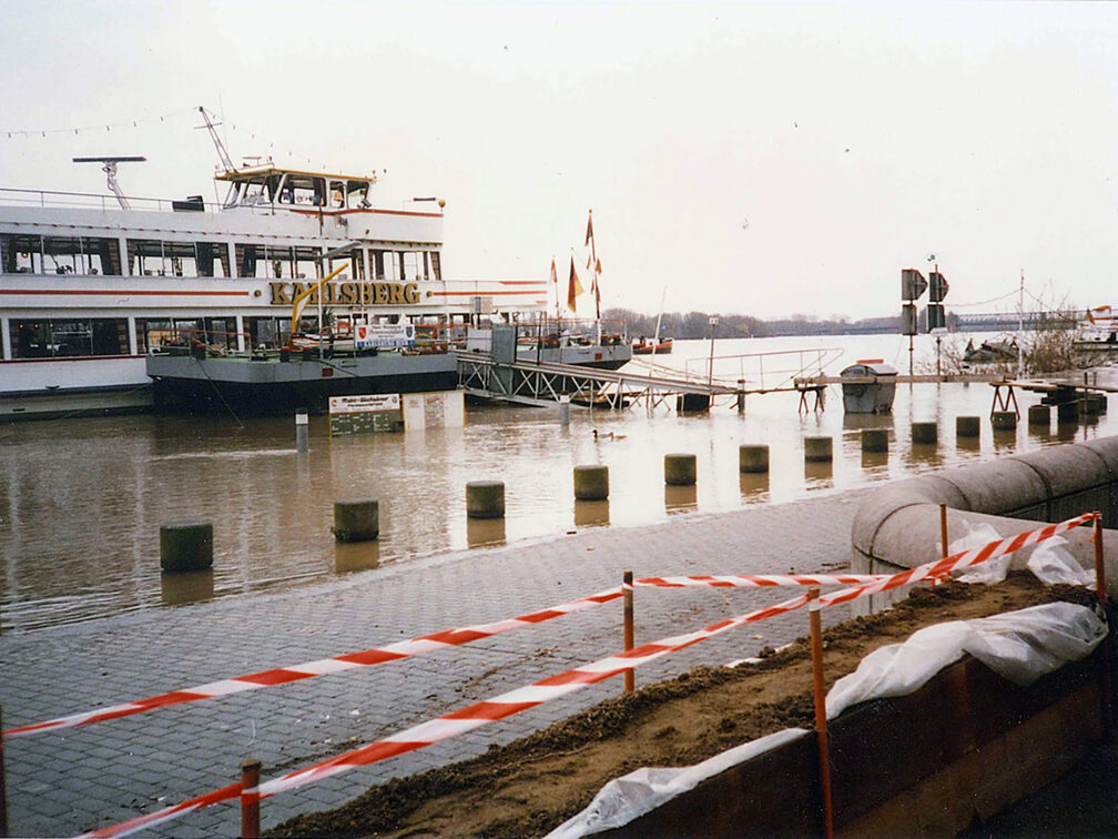 Avant que la situation n'empire : Protection contre les inondations en 1988.