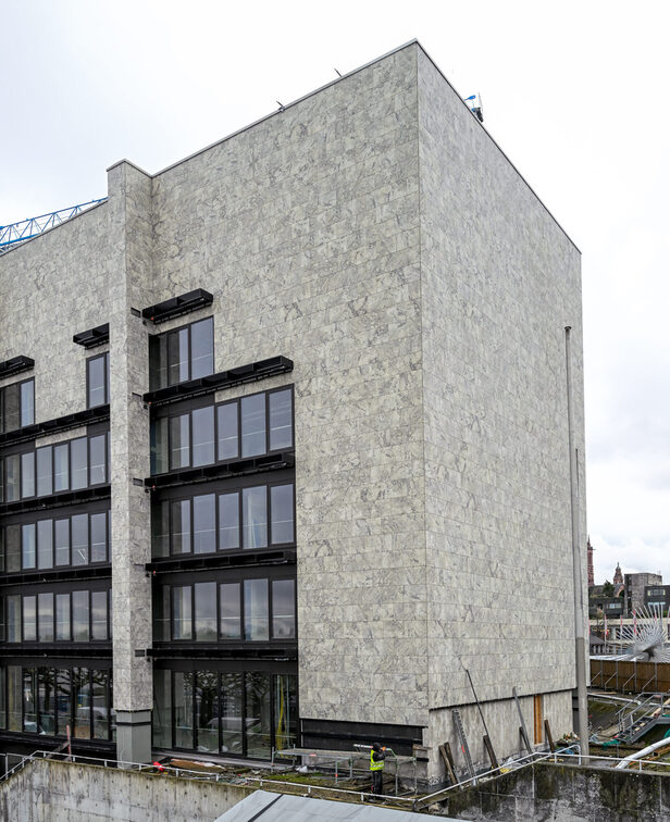 Belediye binasının ön cephesinin bir kısmı