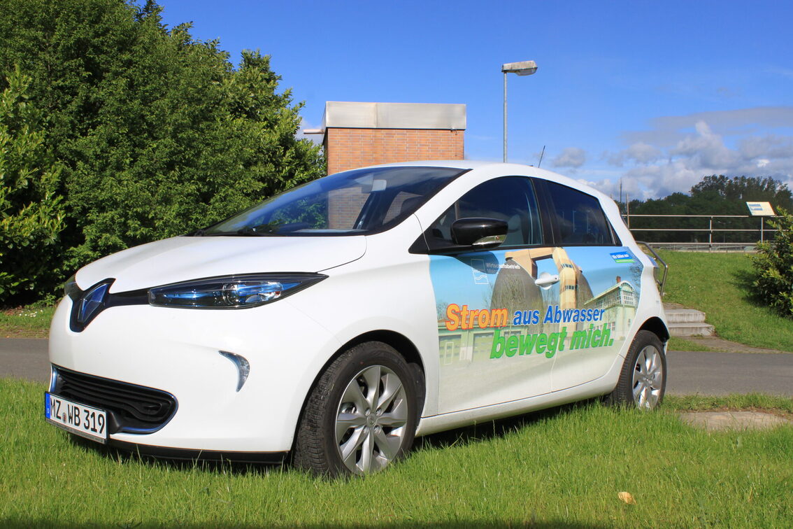 Une de nos voitures de service qui roule à l'électricité produite par les eaux usées