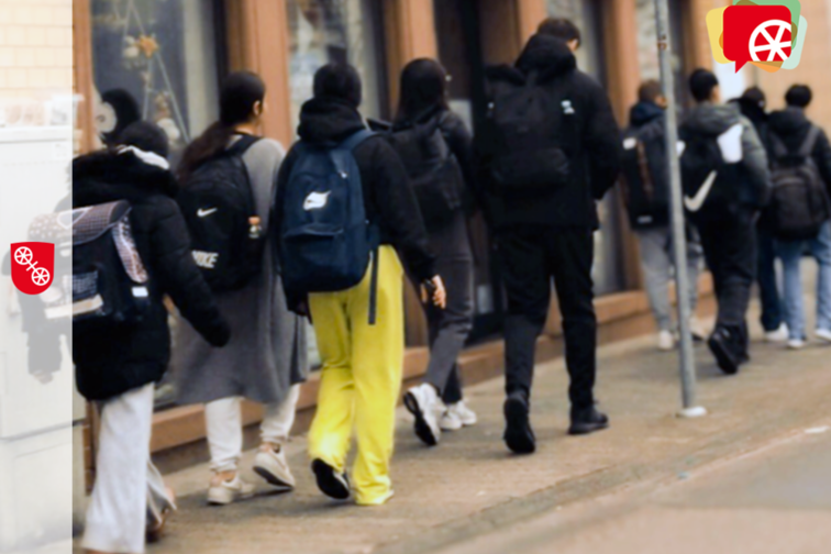 Фото Діти та молодь по дорозі до школи