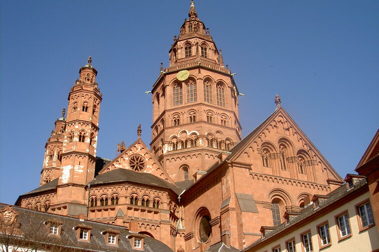 Кафедральний собор, вид на який відкривається з Лейхгофа