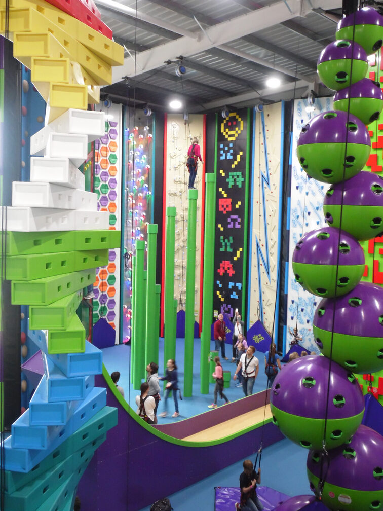 Aventure d'escalade avec système d'assurage entièrement automatique