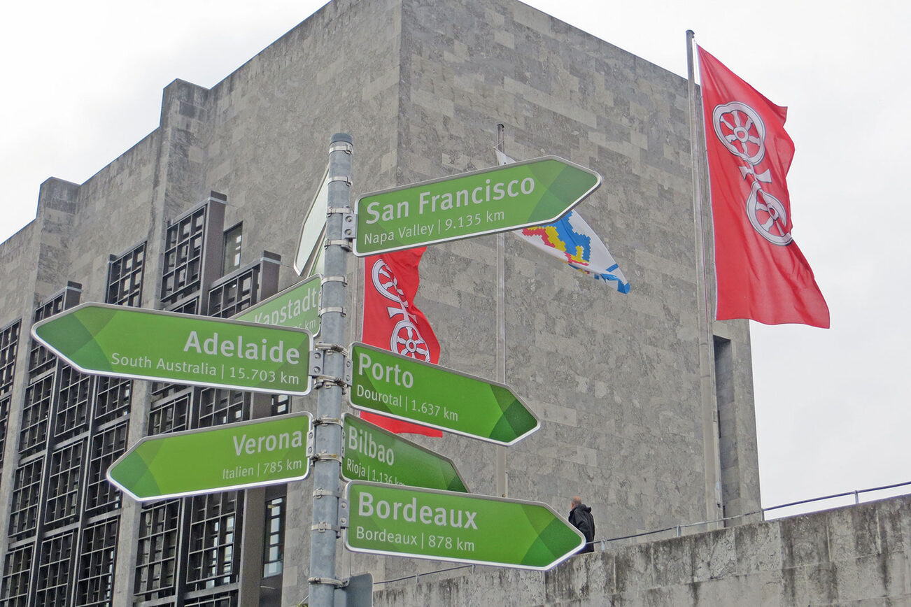 Cartello GWC sulle rive del Reno a Magonza