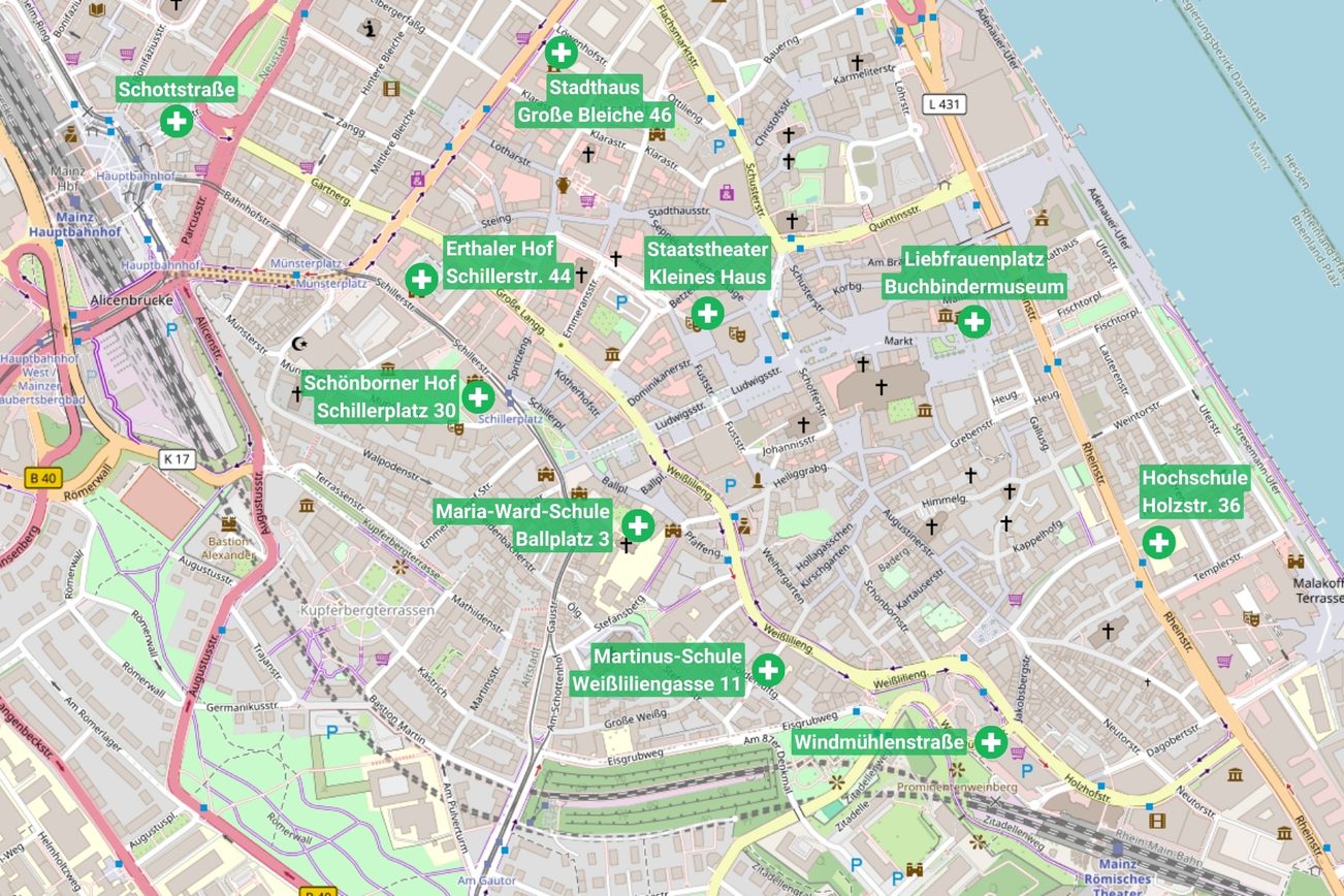 Extrait de carte de la vieille ville avec les points d'assistance en cas d'accident marqués le lundi de carnaval.