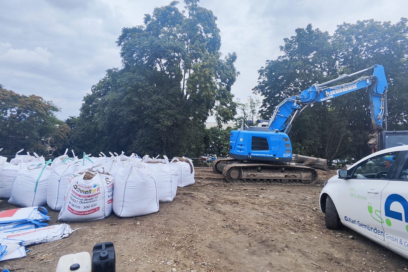 Mise en place de ce que l'on appelle des big-packs avec un total de 120 tonnes de sable comme barrière de protection.