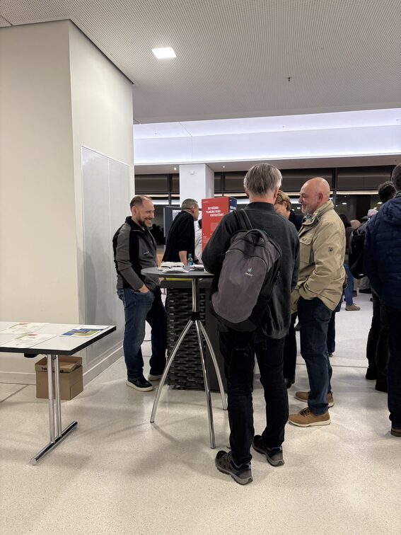 Zainteresowani obywatele na stoisku Weimer Service GmbH