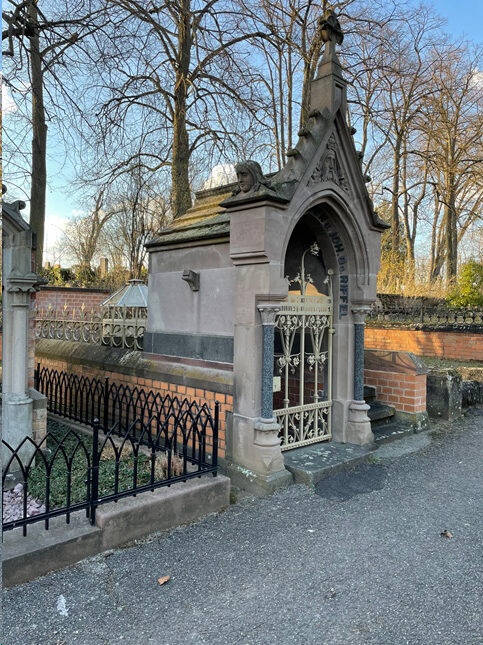 Blick auf die Grabstätte Maempel