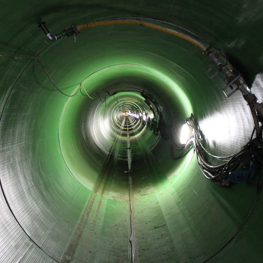 Das Bild zeigt den Staukanal unter der Rheinallee