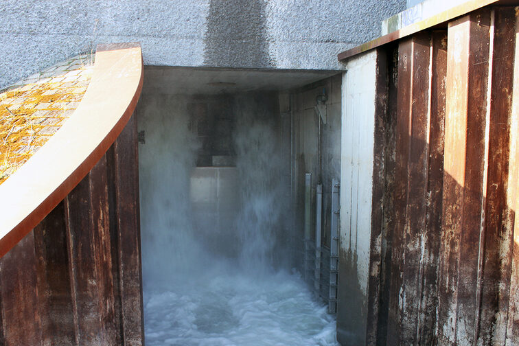 Lo sbarramento mentre le pompe sono in funzione.