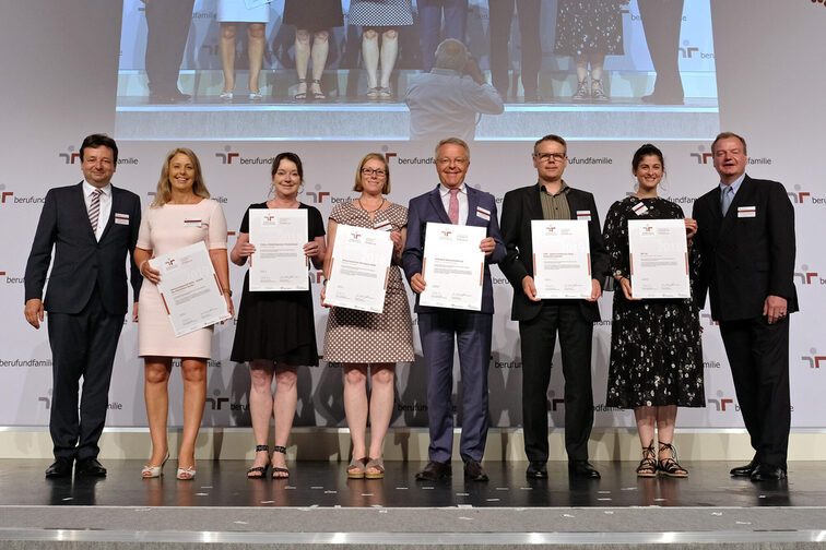 Lavoro fotografico di gruppo e famiglia