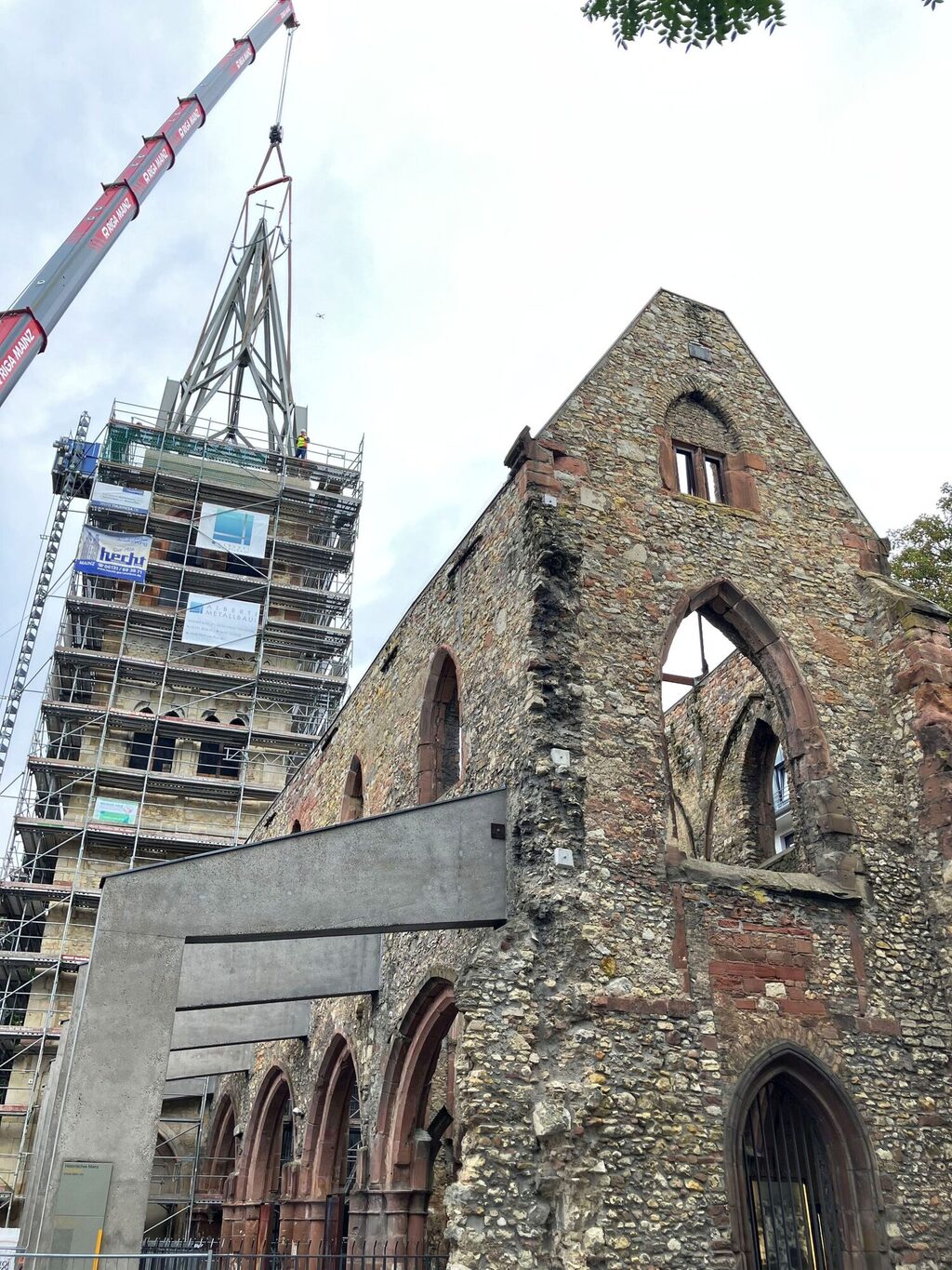 St. Christoph mit neuer Turmspitze, hoch