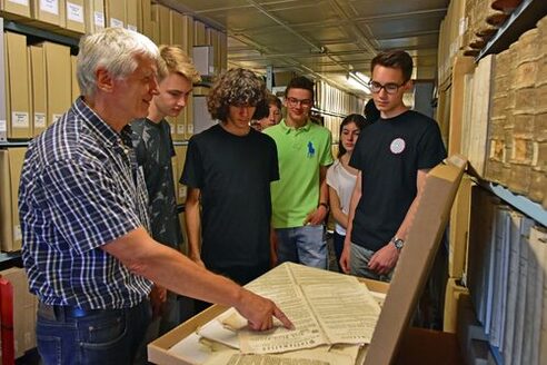 Екскурсія архівом з гідом