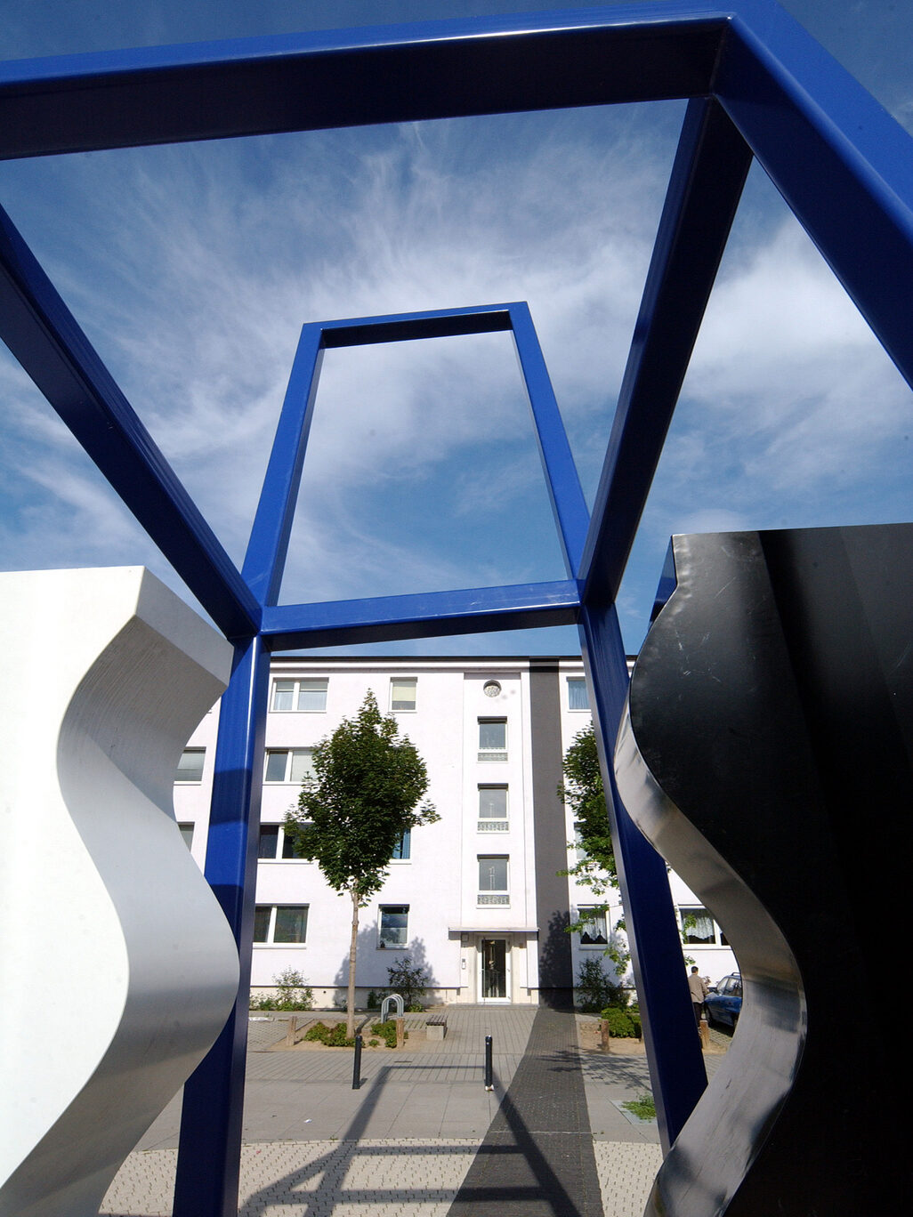 Großes Kunstwerk in der Nähe der Mainzer Kunsthochschule